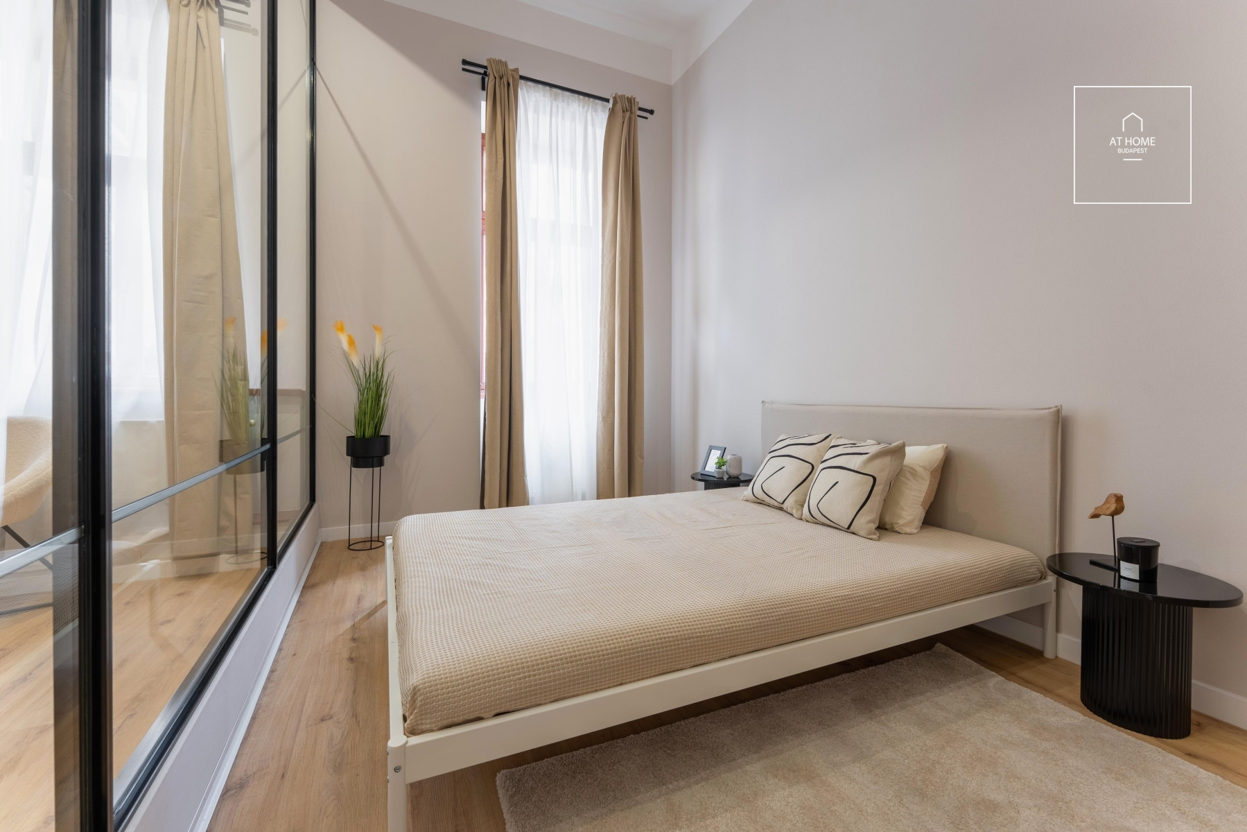 Bright 2-Bedroom Apartment in Budapest City Center, Near Gozsdu Courtyard