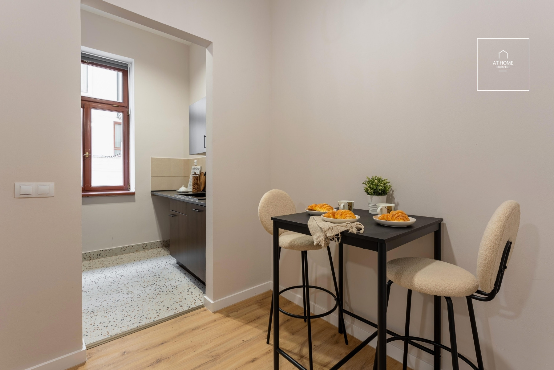 Bright 2-Bedroom Apartment in Budapest City Center, Near Gozsdu Courtyard