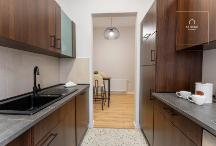 Bright 2-Bedroom Apartment in Budapest City Center, Near Gozsdu Courtyard