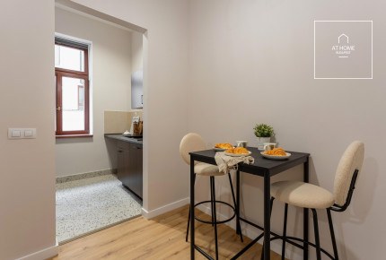 Bright 2-Bedroom Apartment in Budapest City Center, Near Gozsdu Courtyard