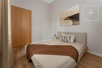 Bright 2-Bedroom Apartment in Budapest City Center, Near Gozsdu Courtyard