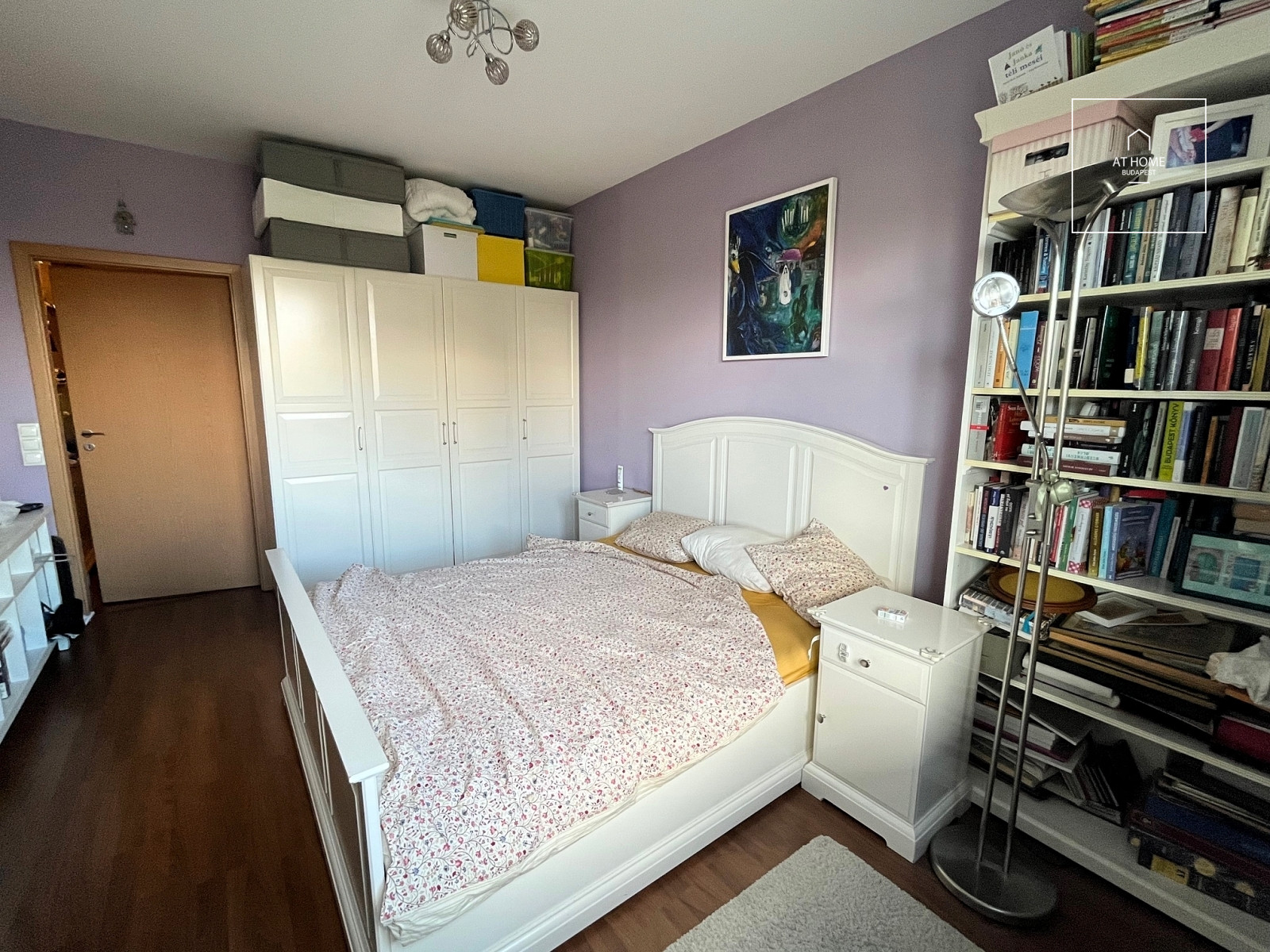 Napfényes 3 hálószobás saroklakás luxus társasházban a IX. kerületben