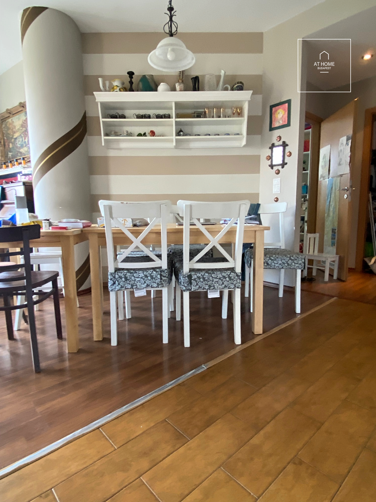 Napfényes 3 hálószobás saroklakás luxus társasházban a IX. kerületben