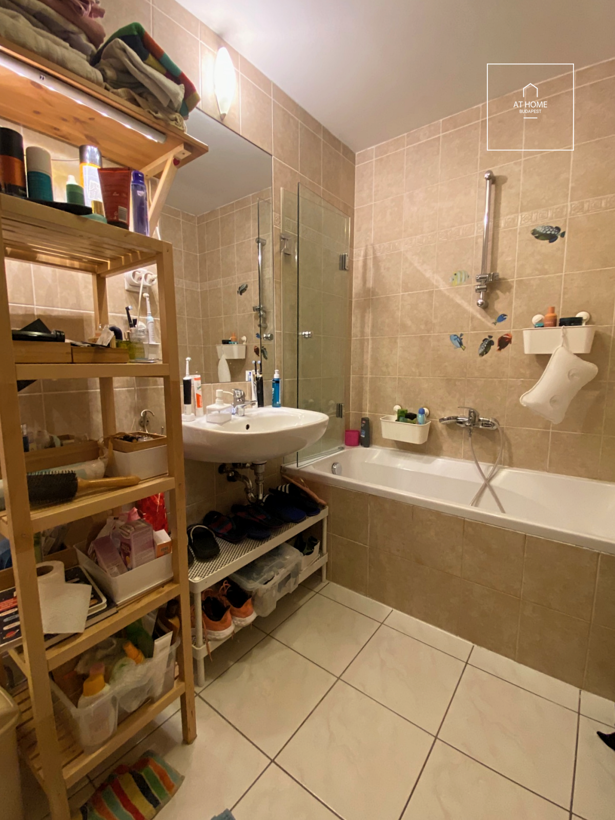 Sunny 3-Bedroom Corner Apartment in a Luxury Condominium in Budapest’s 9th District