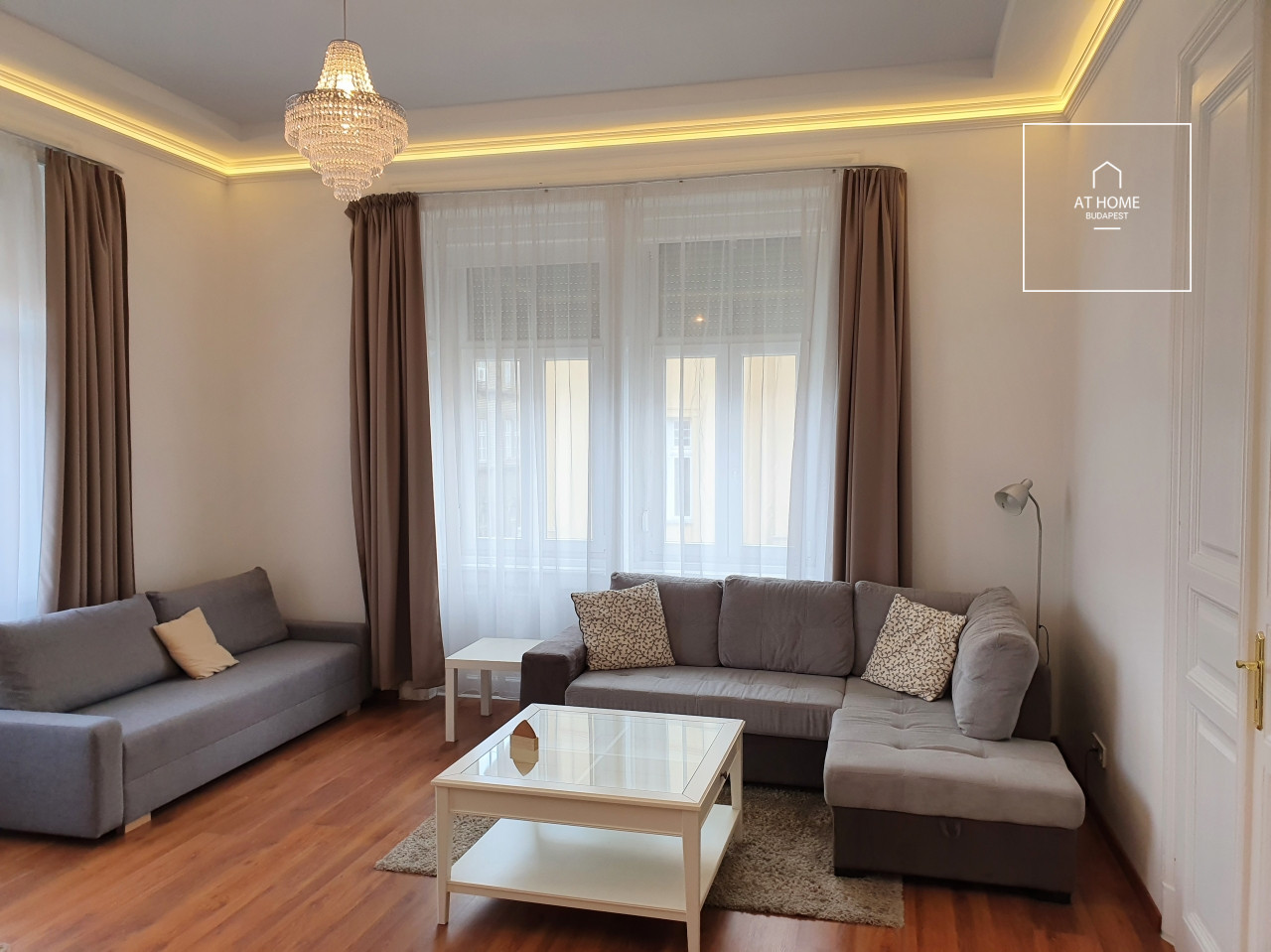 Sunny apartment for rent Budapest VI. district Terézváros