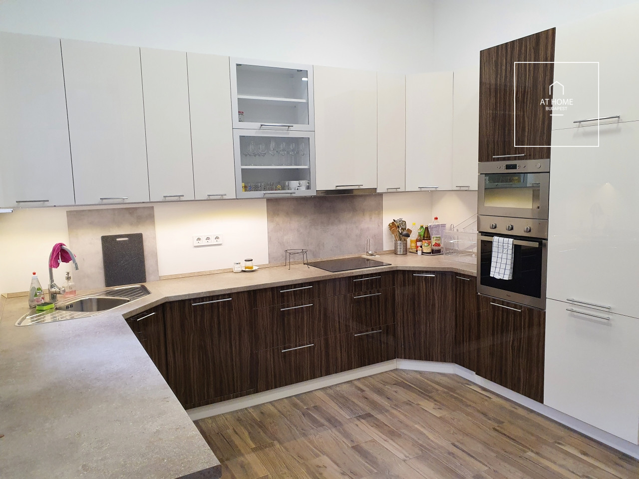 Sunny apartment for rent Budapest VI. district Terézváros