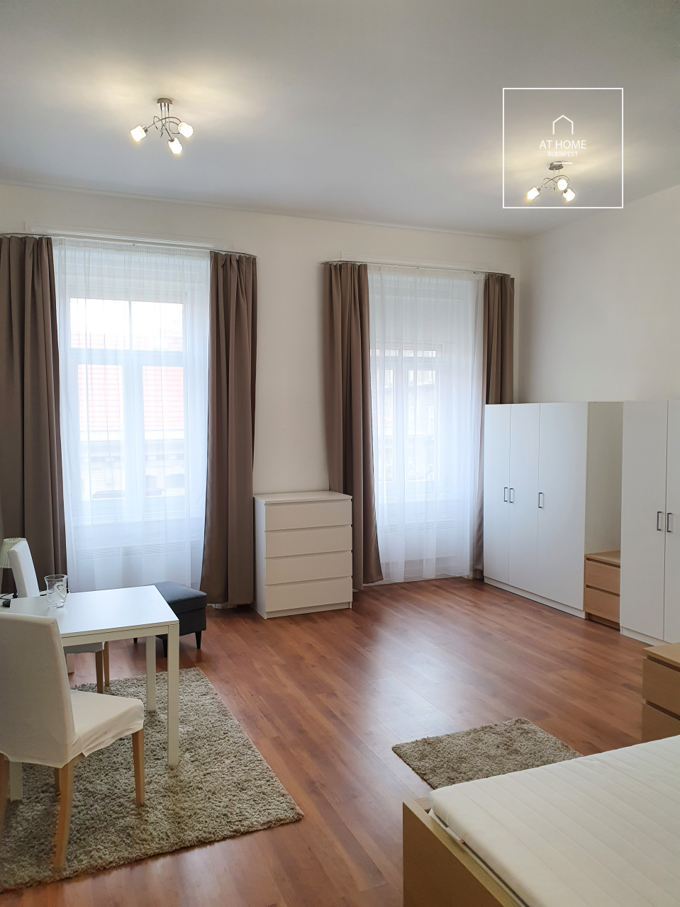 Sunny apartment for rent Budapest VI. district Terézváros