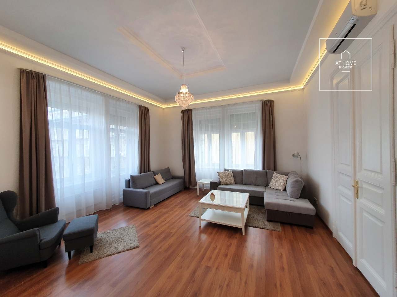 Sunny apartment for rent Budapest VI. district Terézváros