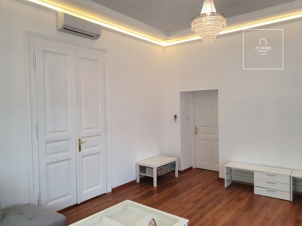 Sunny apartment for rent Budapest VI. district Terézváros