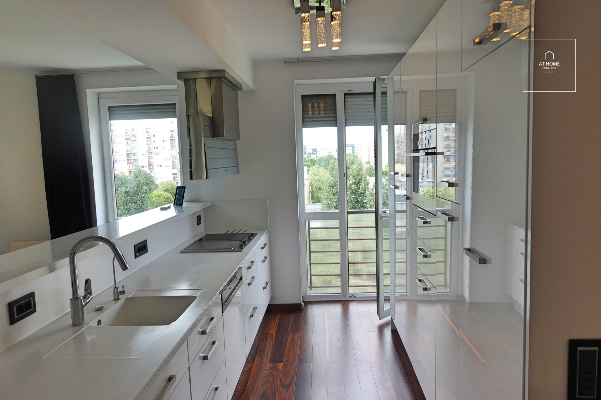 Modern apartment with huge terrace for rent in tthe XIII. district