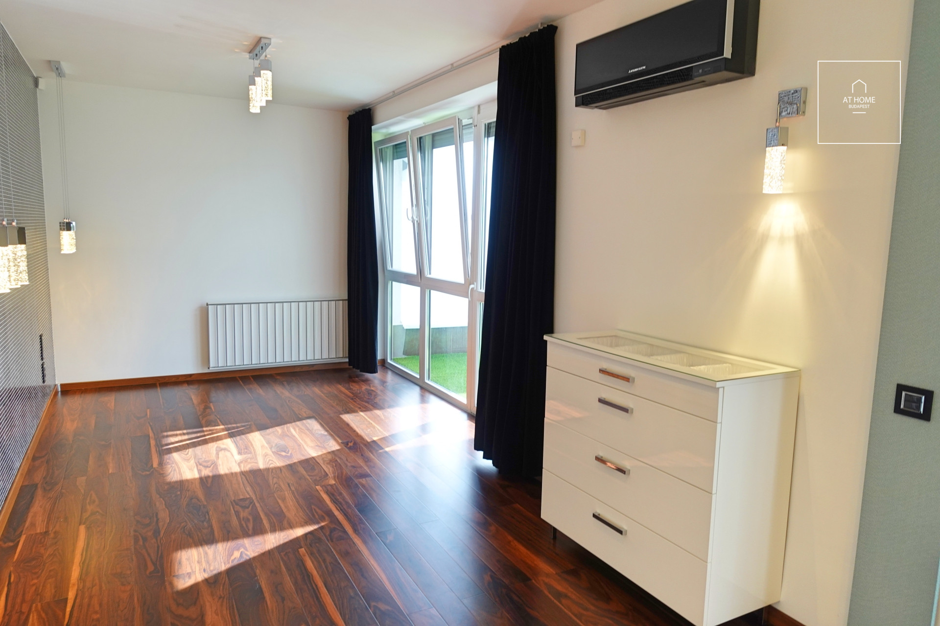 Modern apartment with huge terrace for rent in tthe XIII. district