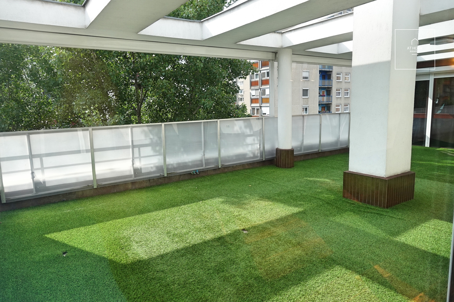 Modern apartment with huge terrace for rent in tthe XIII. district