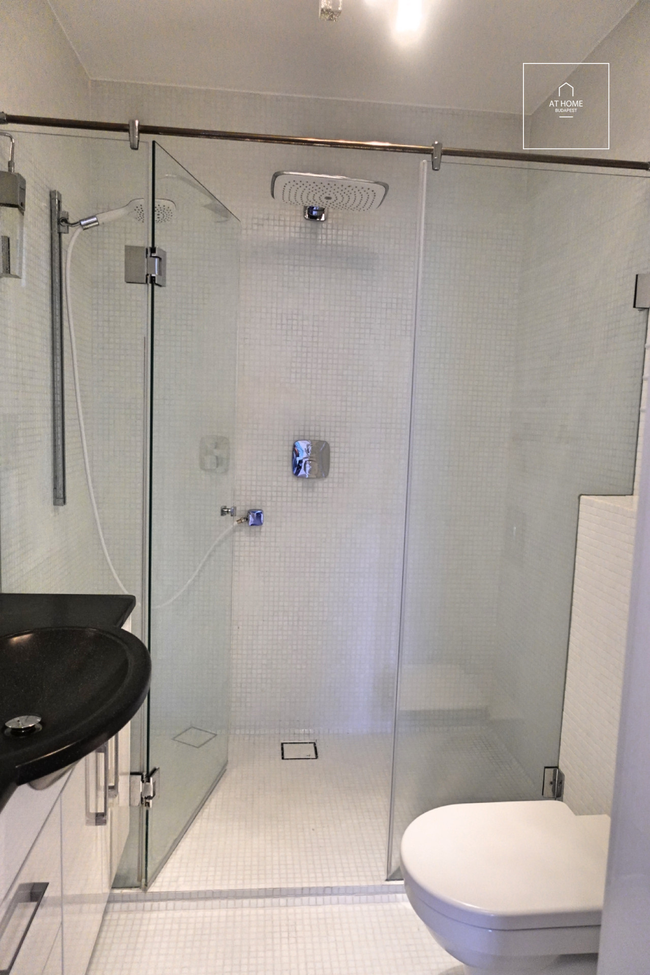 Modern apartment with huge terrace for rent in tthe XIII. district