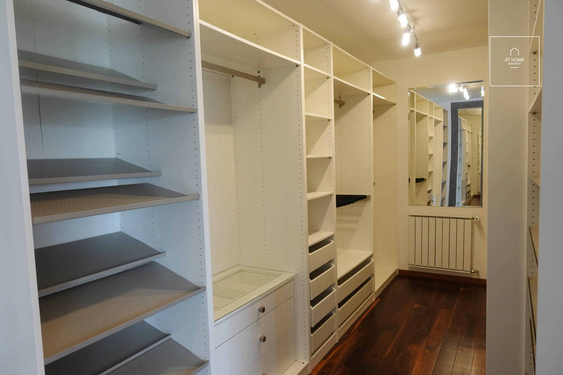 Modern lakás hatalmas terasszal kiadó XIII. kerületben