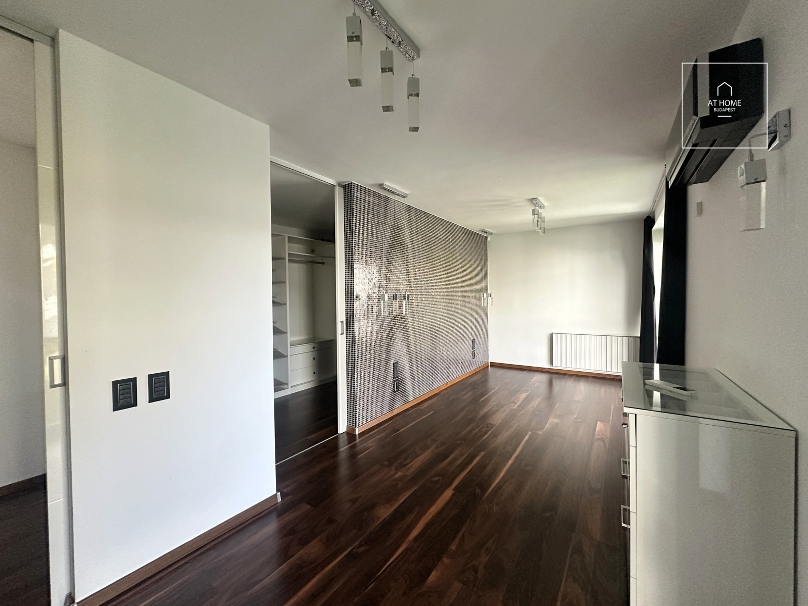 Modern apartment with huge terrace for rent in tthe XIII. district