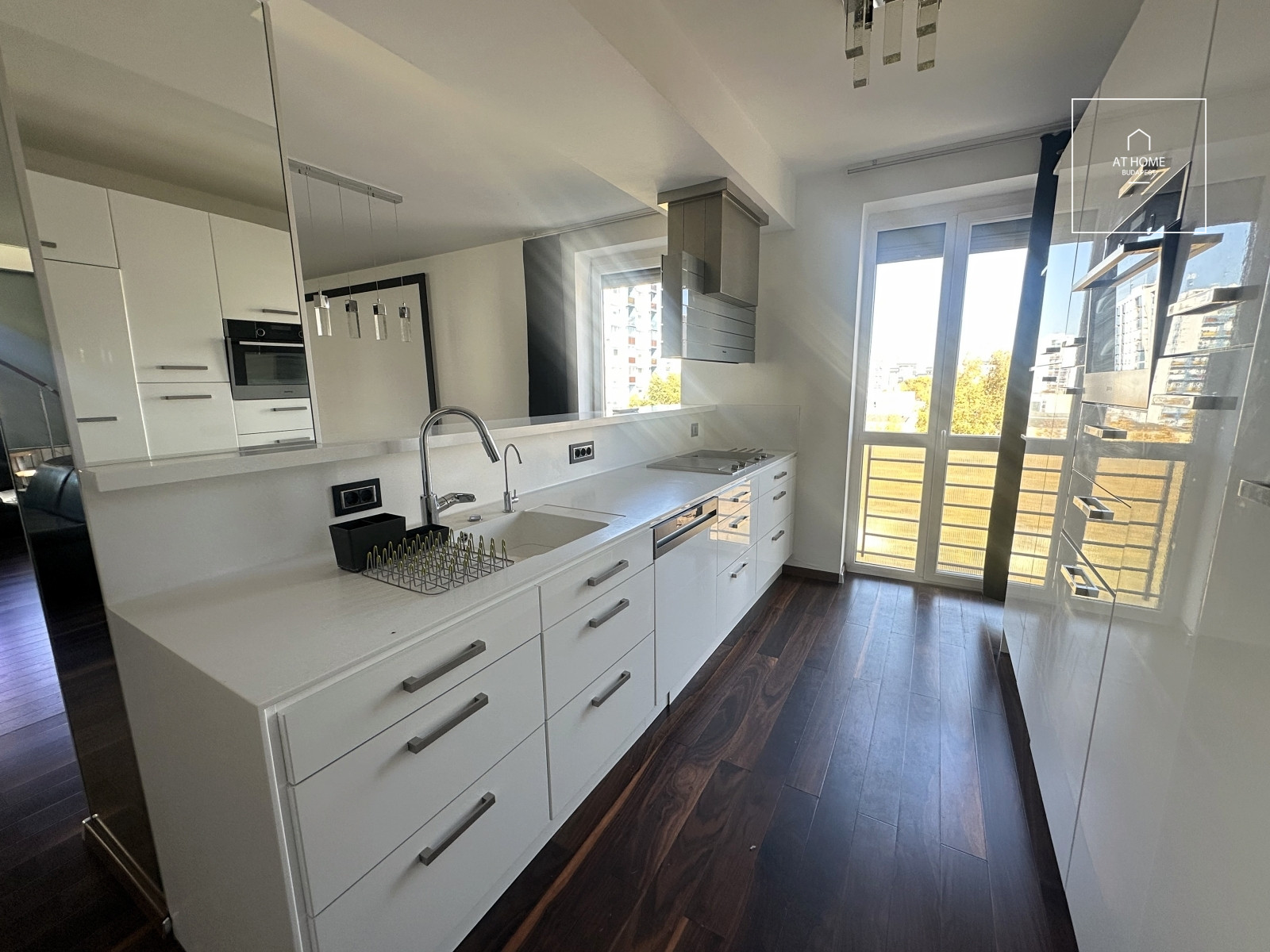 Modern apartment with huge terrace for rent in tthe XIII. district