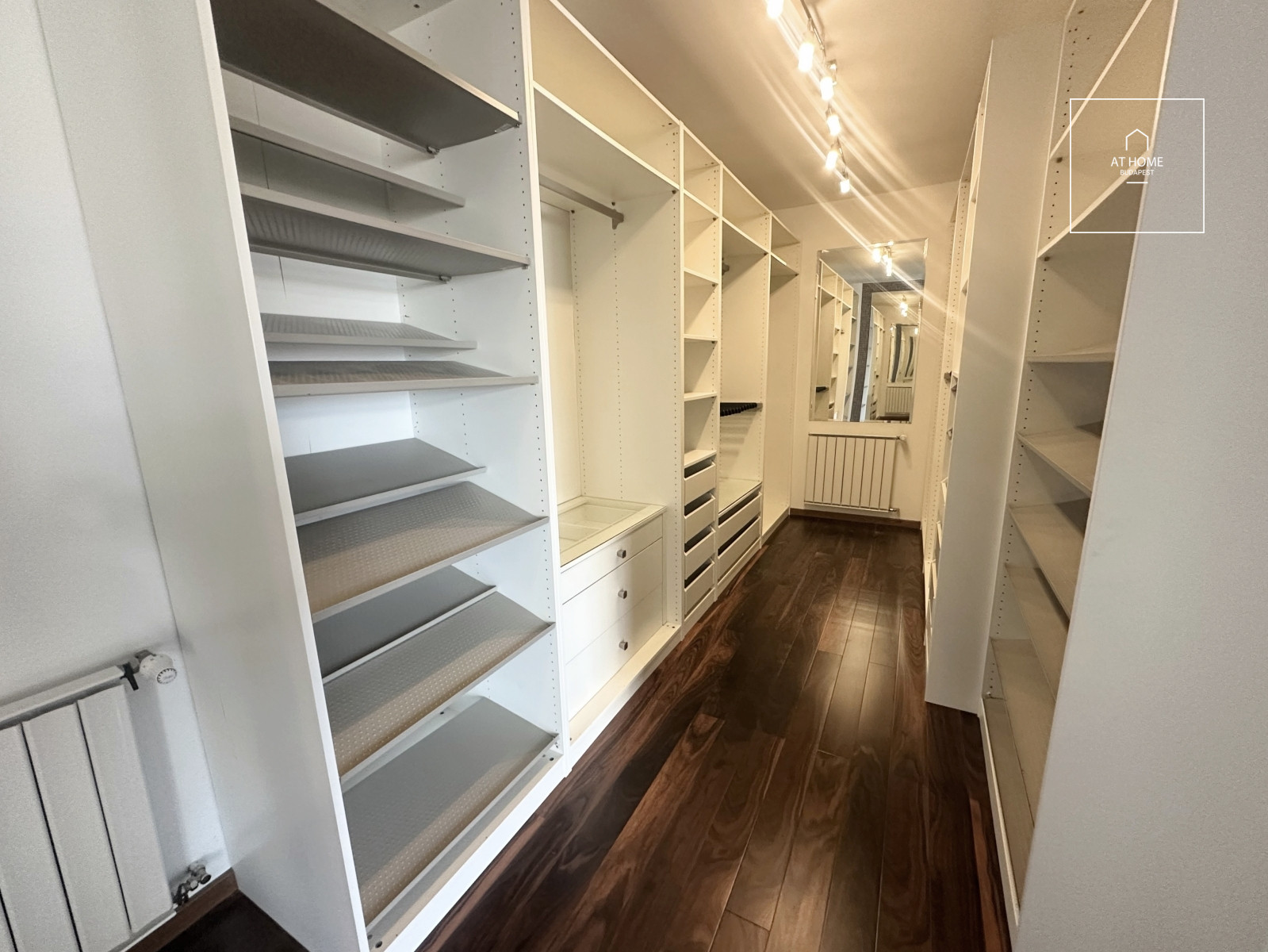 Modern apartment with huge terrace for rent in tthe XIII. district