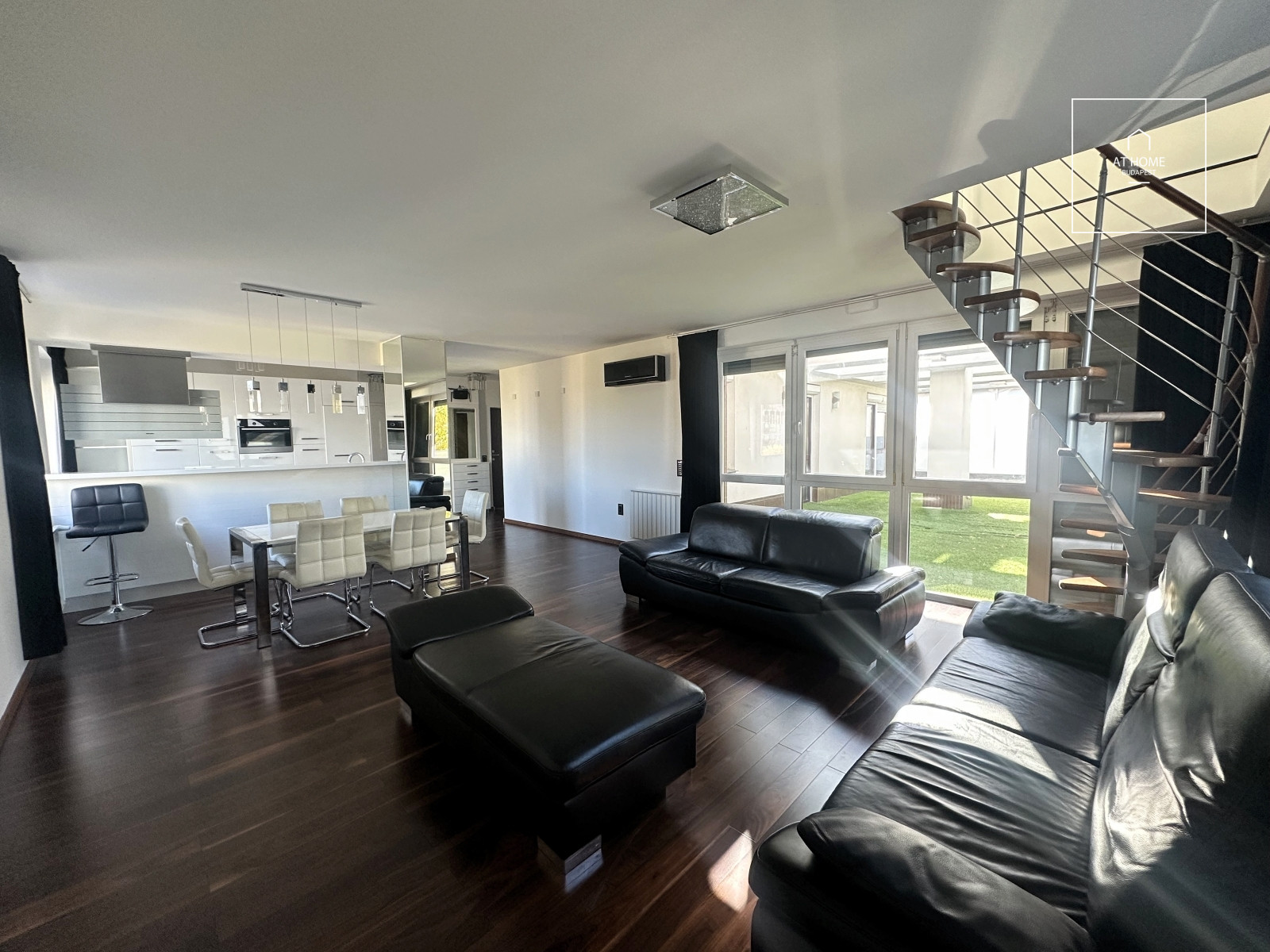 Modern apartment with huge terrace for rent in tthe XIII. district