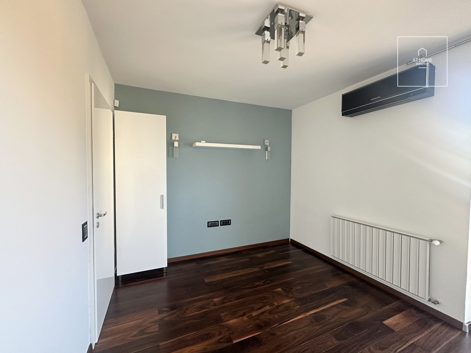 Modern apartment with huge terrace for rent in tthe XIII. district