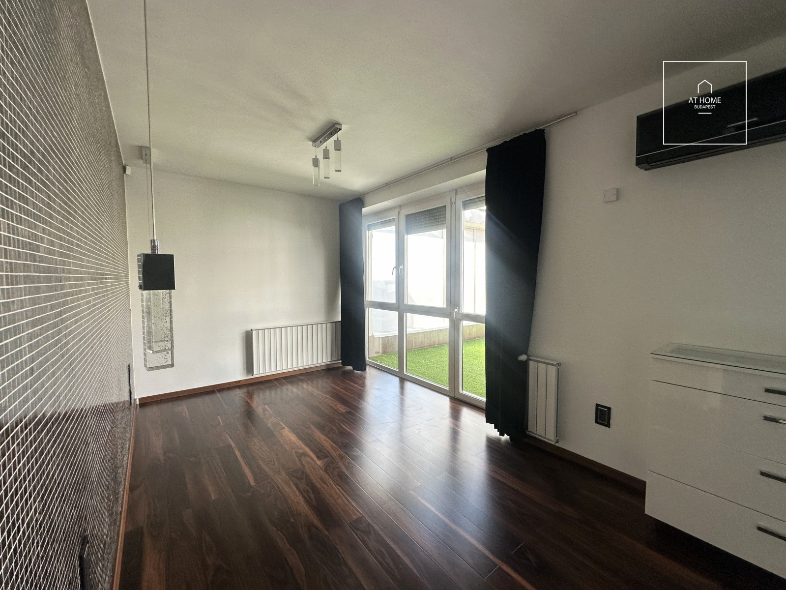 Modern apartment with huge terrace for rent in tthe XIII. district