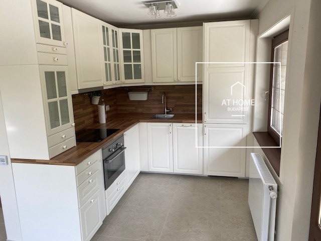 Renovated 150 sqm family home in a green area in 2nd District, Szépvölgy