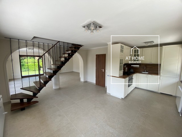 Renovated 150 sqm family home in a green area in 2nd District, Szépvölgy