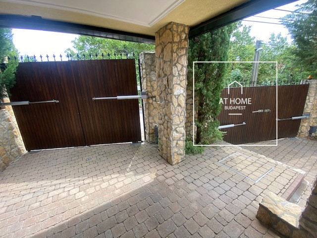 Renovated 150 sqm family home in a green area in 2nd District, Szépvölgy