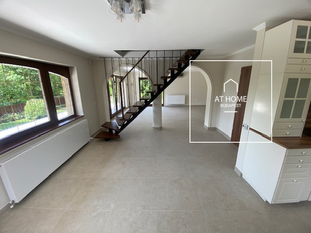 Renovated 150 sqm family home in a green area in 2nd District, Szépvölgy