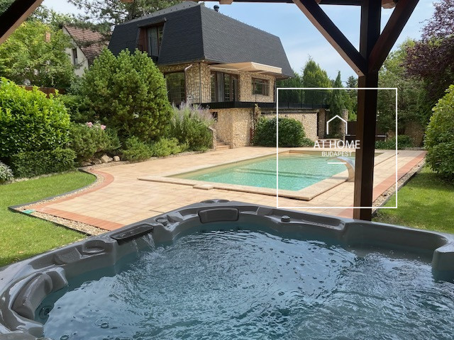 Renovated 150 sqm family home in a green area in 2nd District, Szépvölgy