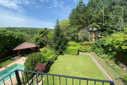 Renovated 150 sqm family home in a green area in 2nd District, Szépvölgy