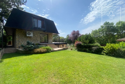 Renovated 150 sqm family home in a green area in 2nd District, Szépvölgy