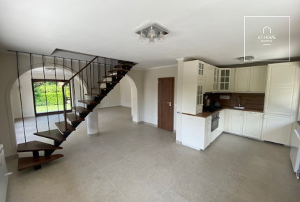 Renovated 150 sqm family home in a green area in 2nd District, Szépvölgy
