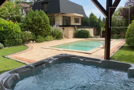 Renovated 150 sqm family home in a green area in 2nd District, Szépvölgy