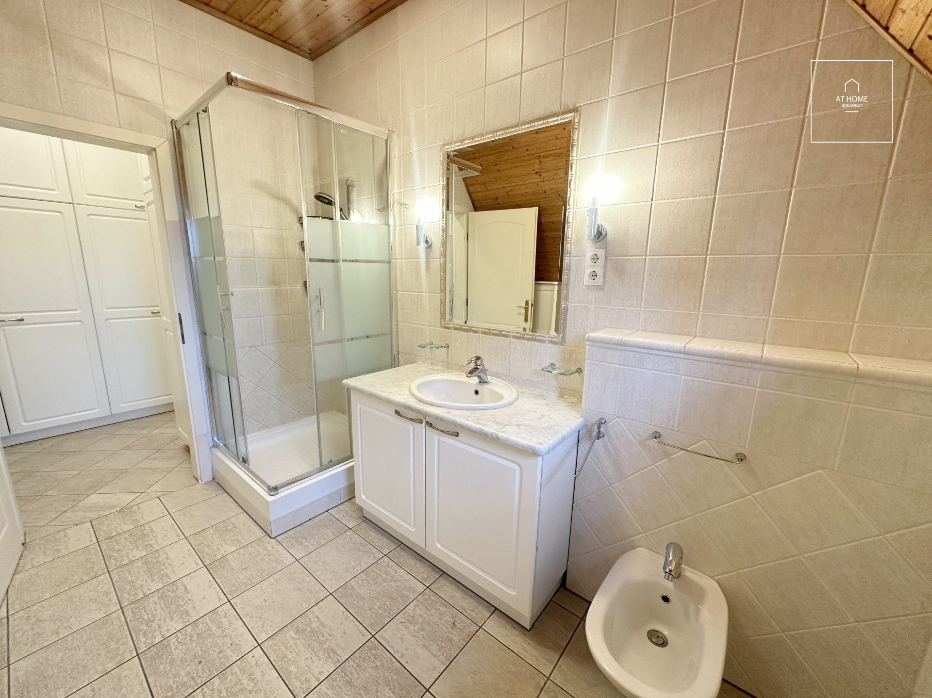 Elegant Villa-Style Semi-Detached Home for Rent in District 12