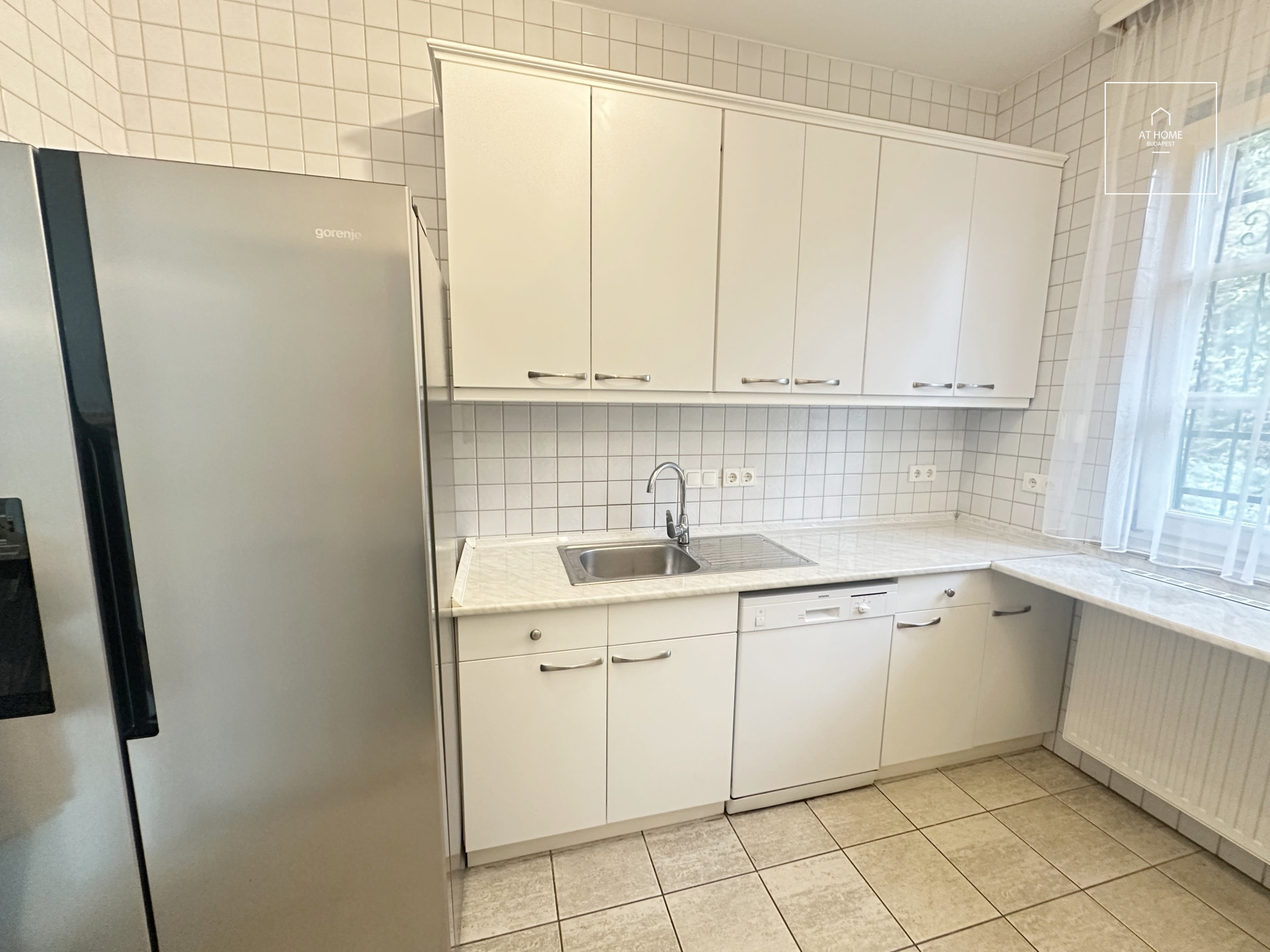 Különleges villa stílusú ikerház Istenhegyen