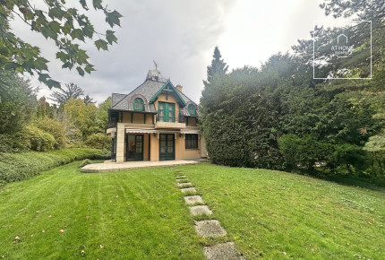 Elegant Villa-Style Semi-Detached Home for Rent in District 12