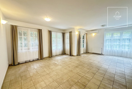 Különleges villa stílusú ikerház Istenhegyen