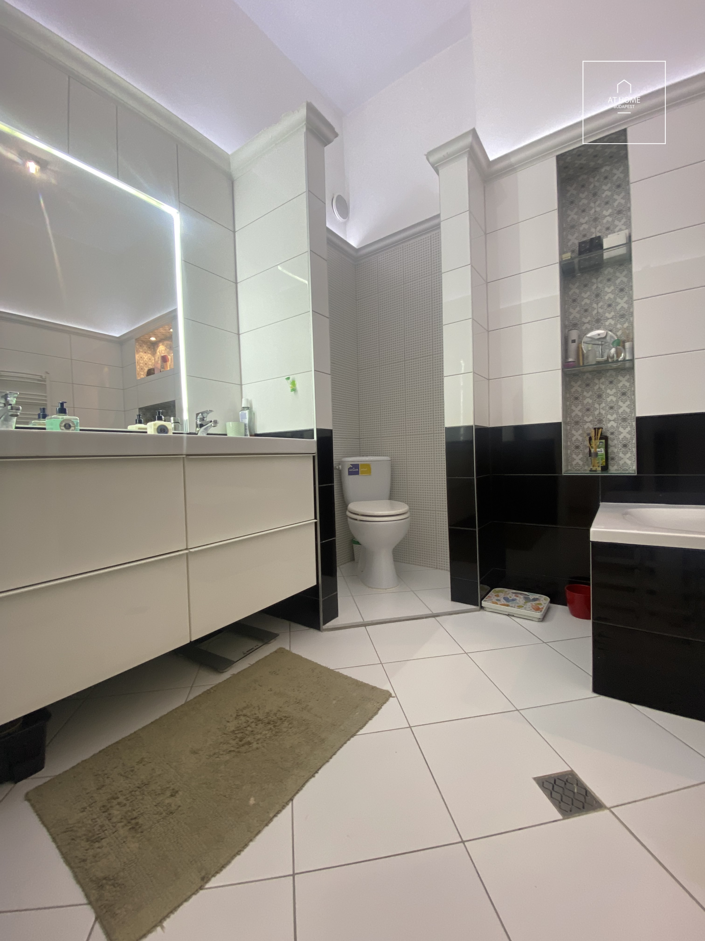 Renovated apartment for rent in a pedestrian street in Budapest XIII. Újlipotváros