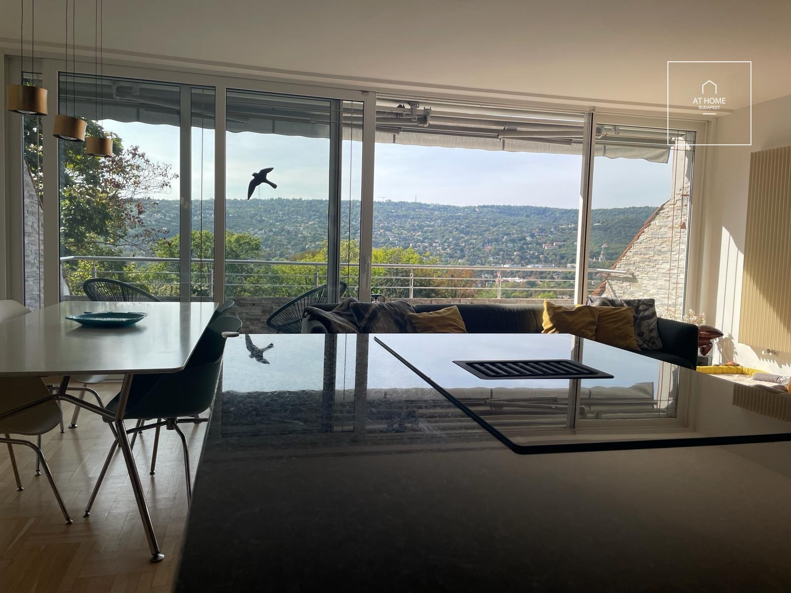 Five-bedroom panoramic apartment for rent in the 2nd district of Budapest, Törökvész.