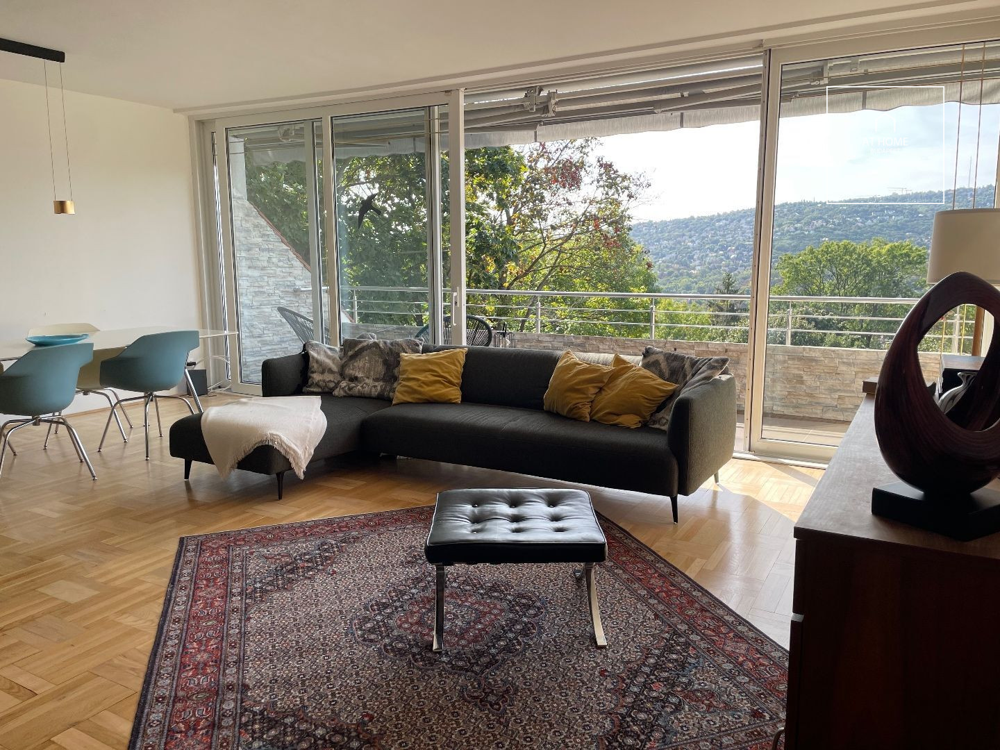 Five-bedroom panoramic apartment for rent in the 2nd district of Budapest, Törökvész.