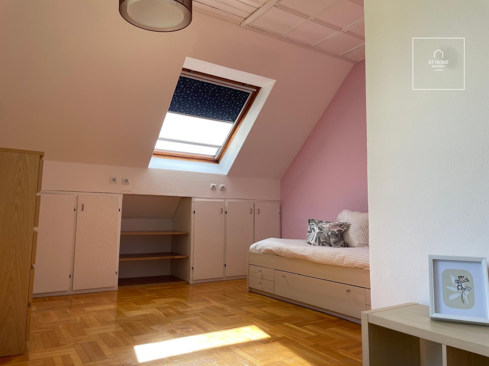 Five-bedroom panoramic apartment for rent in the 2nd district of Budapest, Törökvész.