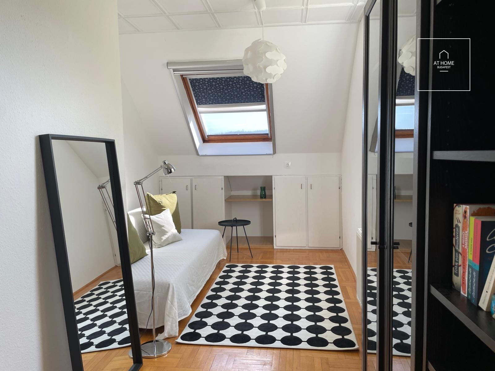 Five-bedroom panoramic apartment for rent in the 2nd district of Budapest, Törökvész.