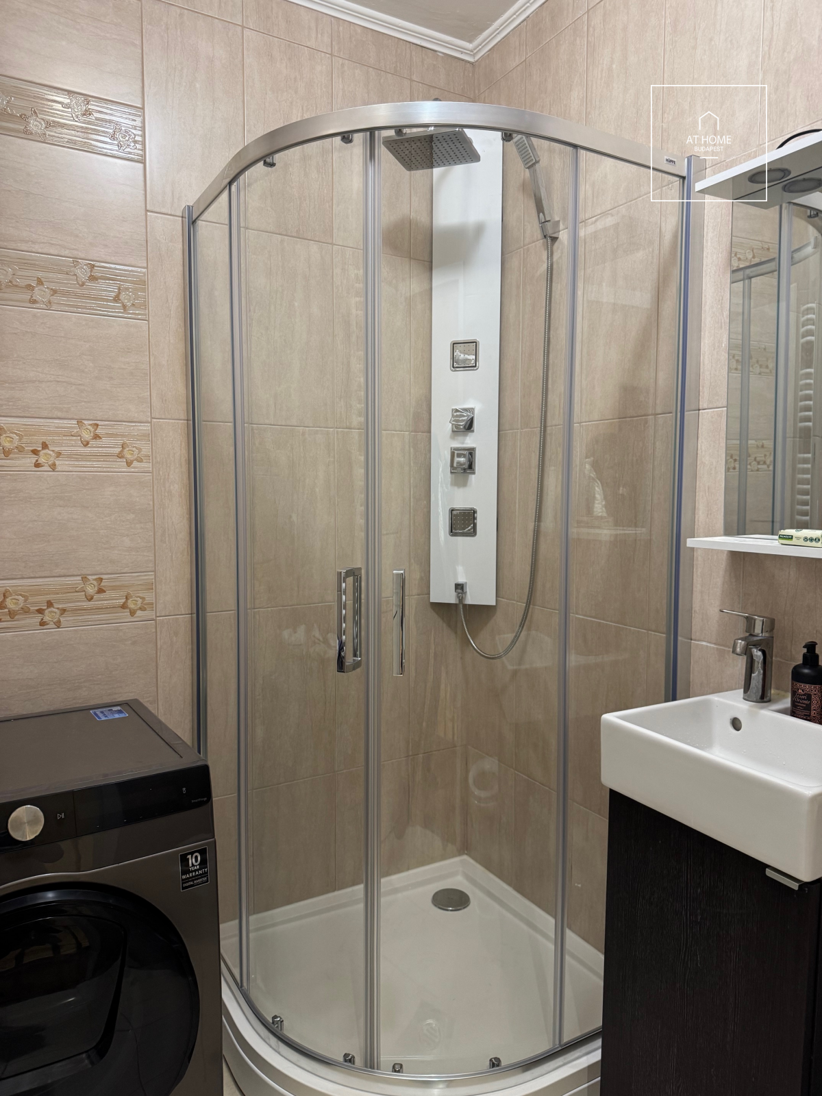 Five-bedroom panoramic apartment for rent in the 2nd district of Budapest, Törökvész.