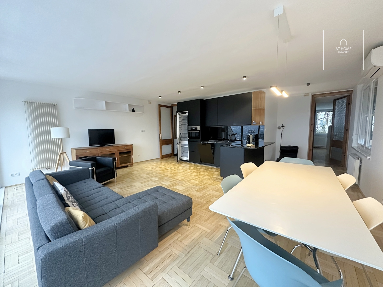 Five-bedroom panoramic apartment for rent in the 2nd district of Budapest, Törökvész.