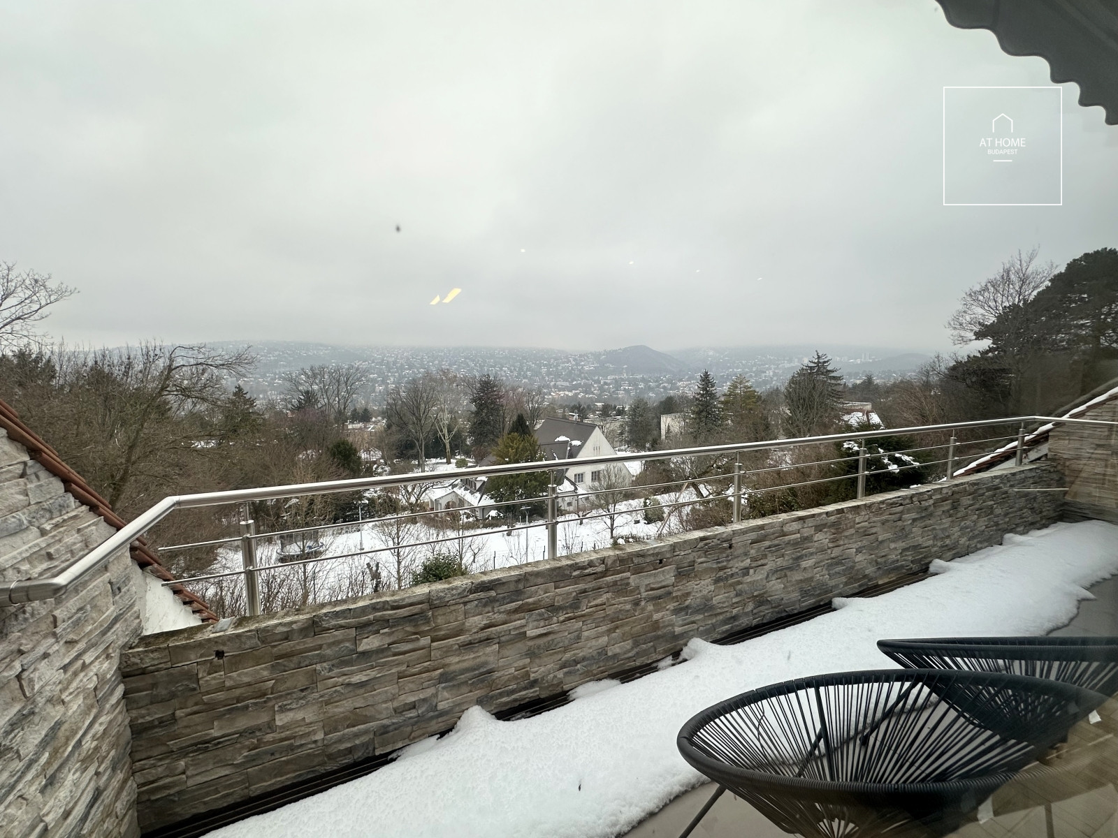 Five-bedroom panoramic apartment for rent in the 2nd district of Budapest, Törökvész.