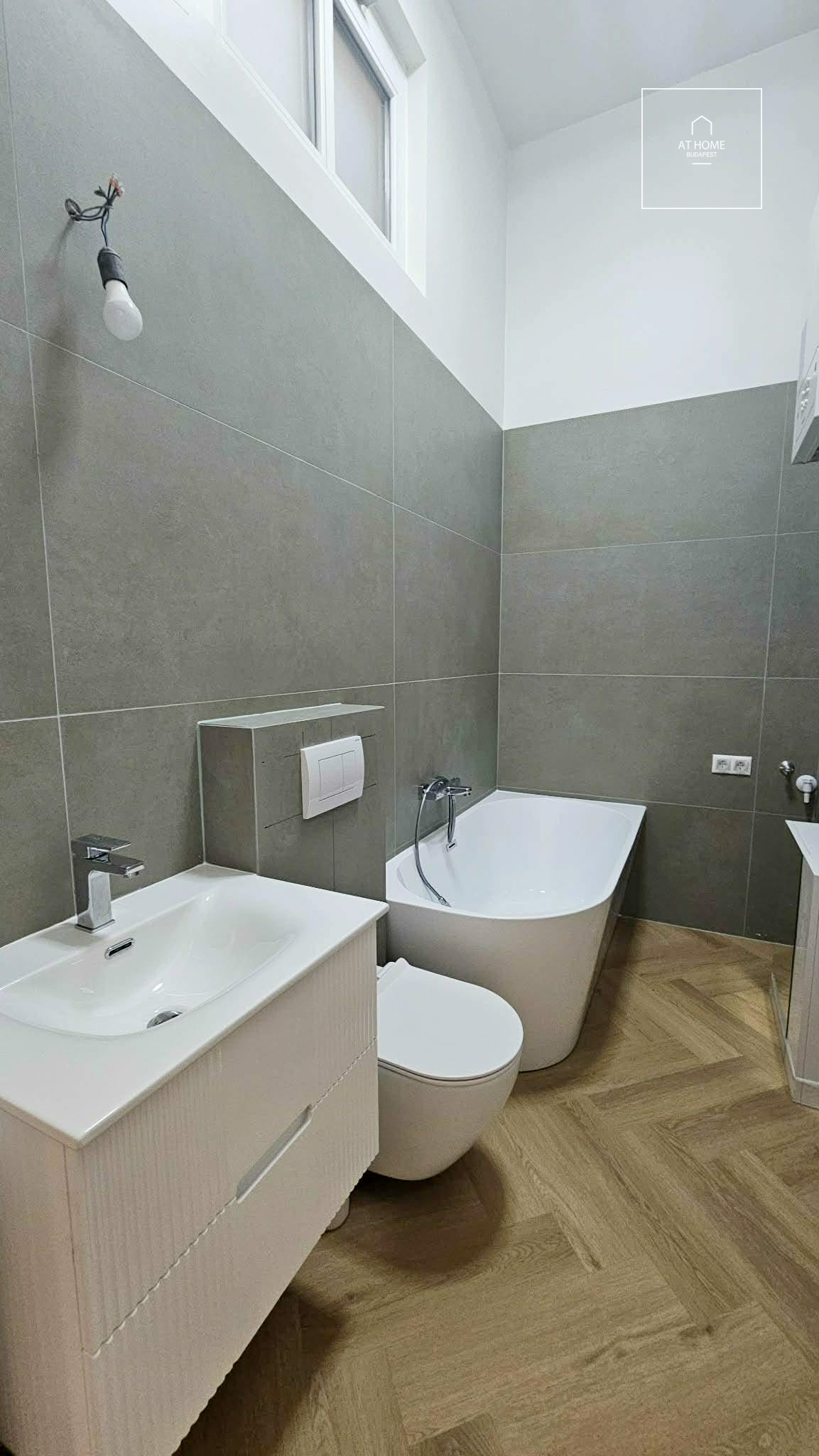 Renovated 107 sqm 2-Bedroom Apartment for Rent near Margaret Bridge in District II