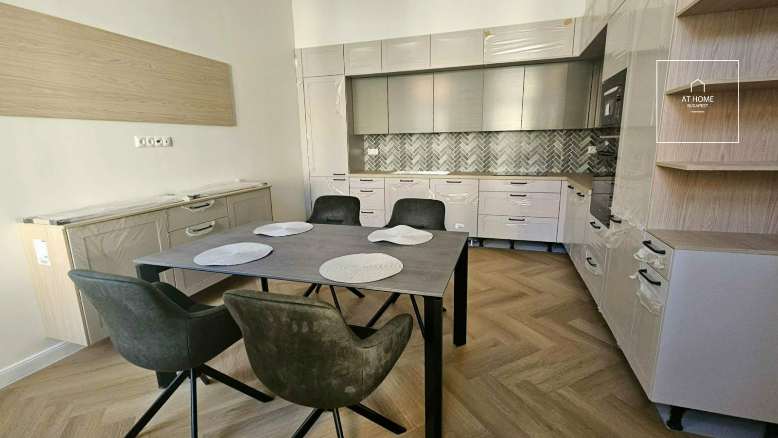 Renovated 107 sqm 2-Bedroom Apartment for Rent near Margaret Bridge in District II