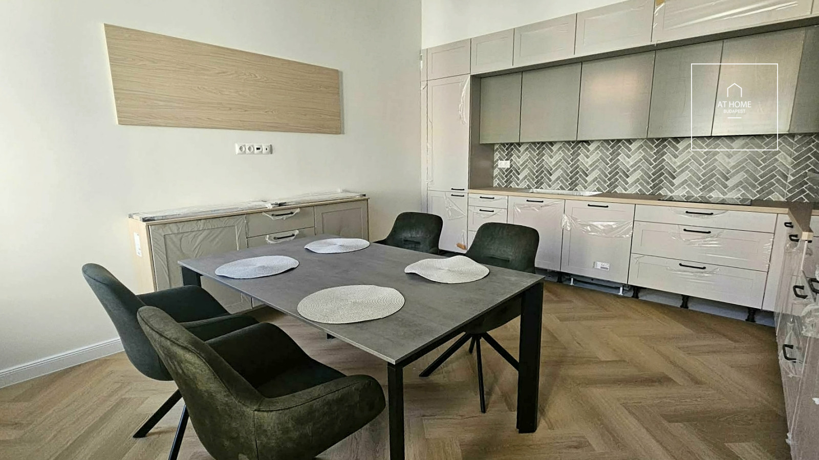 Renovated 107 sqm 2-Bedroom Apartment for Rent near Margaret Bridge in District II