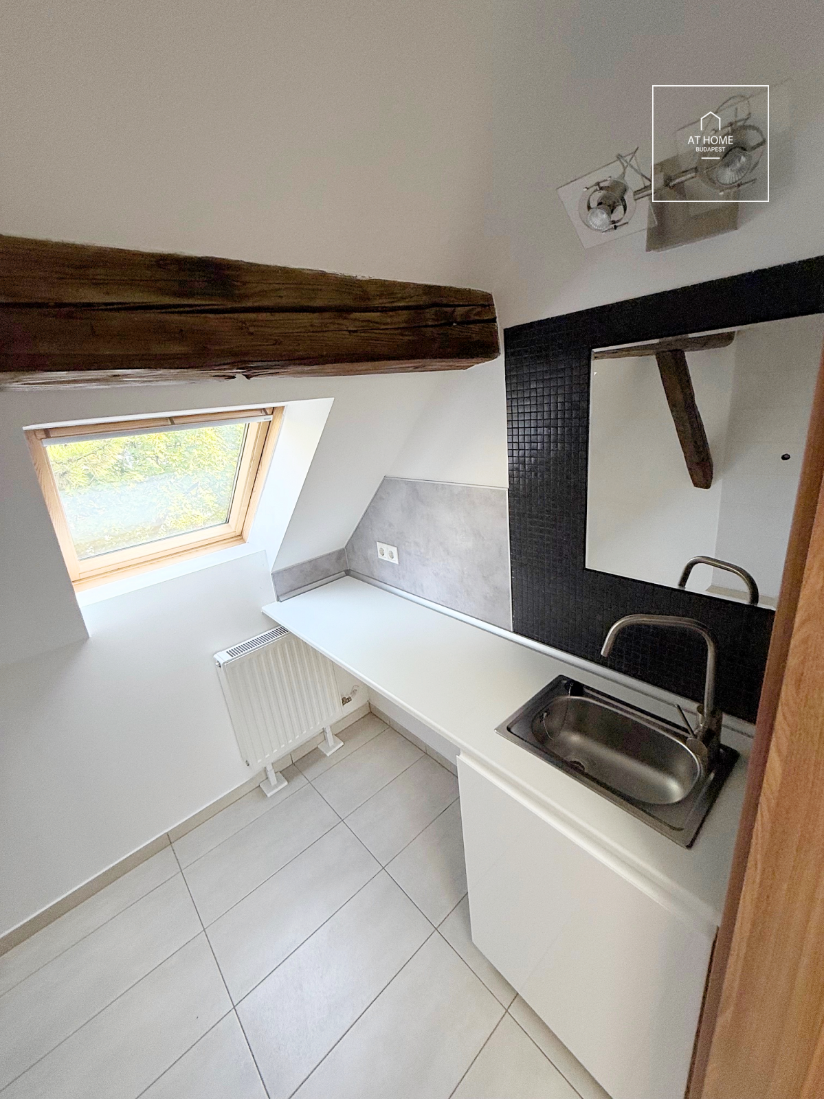 Nagykövetségnek, cégképviseletnek alkalmas villa kiadó a II. kerület központi részén