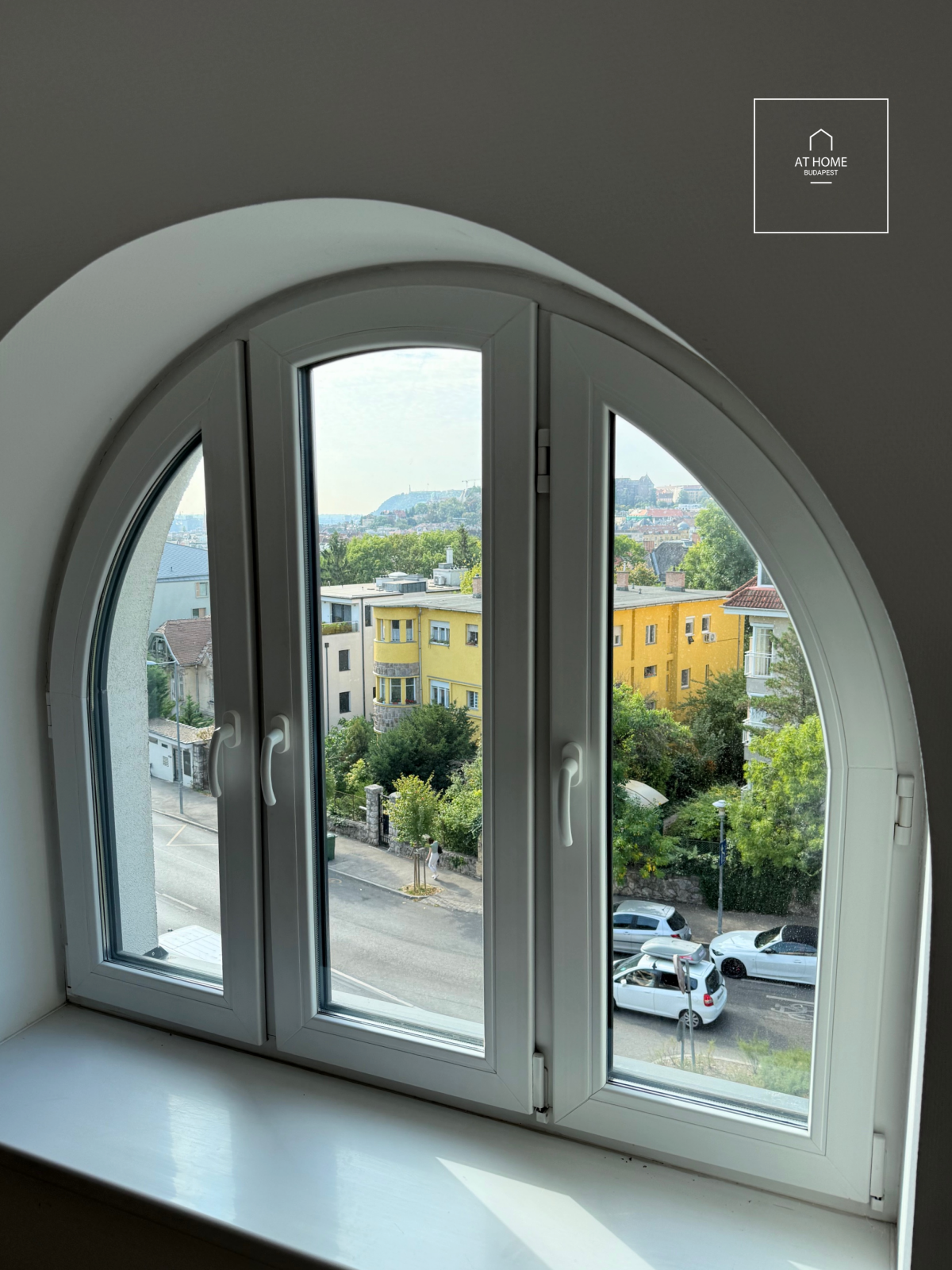 Nagykövetségnek, cégképviseletnek alkalmas villa kiadó a II. kerület központi részén